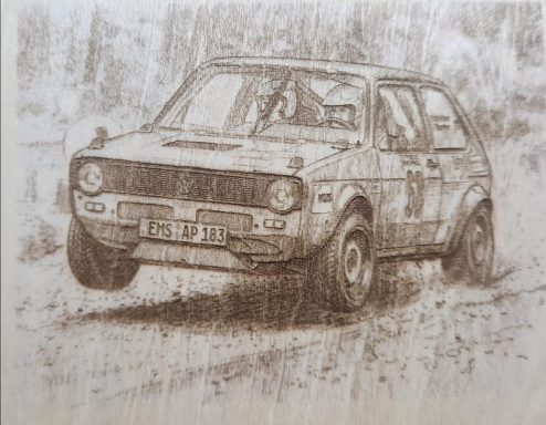 Autorally Gelasertes Foto auf Holz
